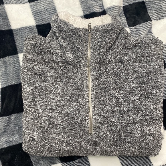 Doe & Rae Sherpa quarter zip pullover - Picture 5 of 7